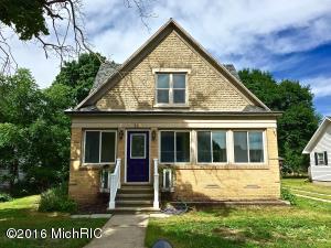 219 N Cherry St, Evart, MI 49631 photo 2