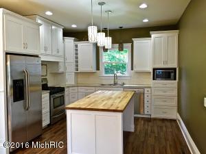 219 N Cherry St, Evart, MI 49631 photo 5
