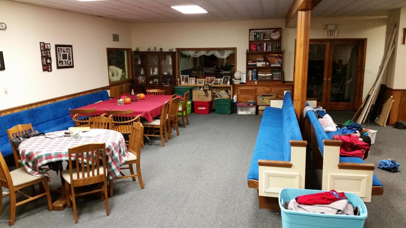 455 E Main St, Ionia, MI 48846 photo 3