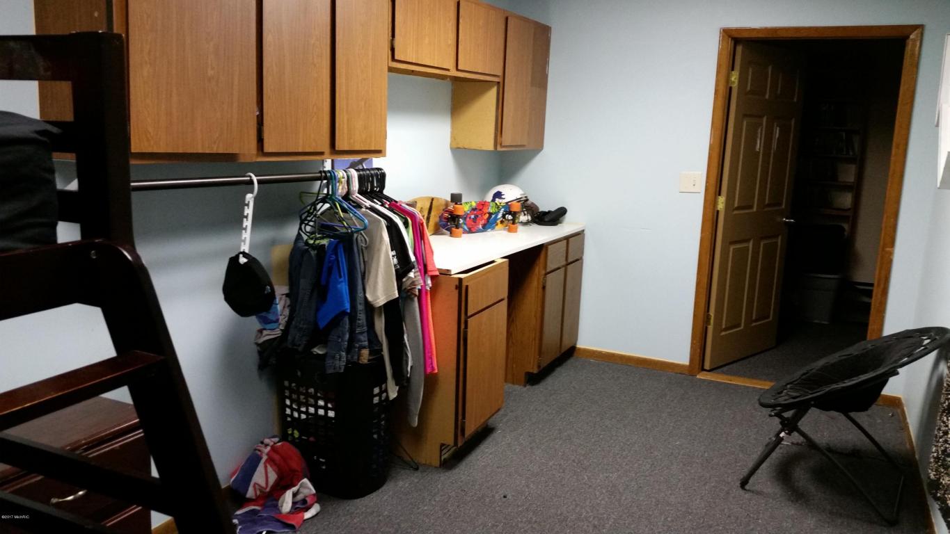 455 E Main St, Ionia, MI 48846 photo 5