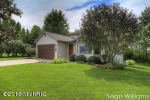 4320 Pheasant Run Dr, Dorr, MI 49323 photo 2