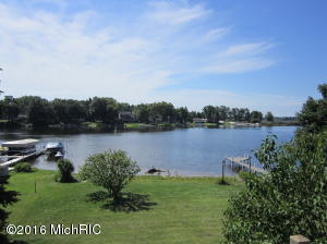 740 Fall St, Spring Lake, MI 49456 photo 2