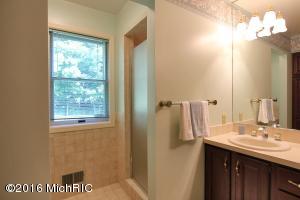 548 Roundtree Dr NE, Ada, MI 49301 photo 18