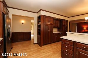 548 Roundtree Dr NE, Ada, MI 49301 photo 8