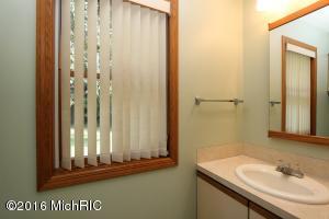 548 Roundtree Dr NE, Ada, MI 49301 photo 23