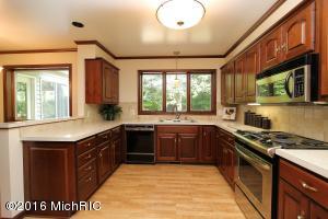 548 Roundtree Dr NE, Ada, MI 49301 photo 6