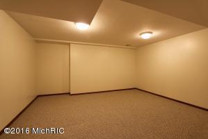 548 Roundtree Dr NE, Ada, MI 49301 photo 27