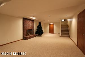 548 Roundtree Dr NE, Ada, MI 49301 photo 24