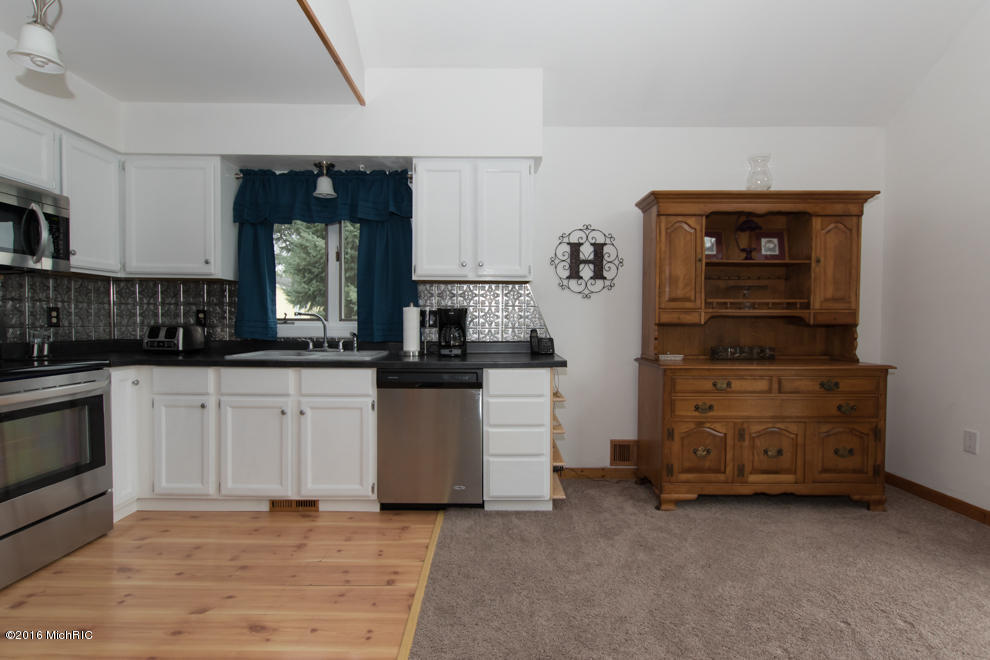 11520 Channel Dr, Plainwell, MI 49080 photo 8