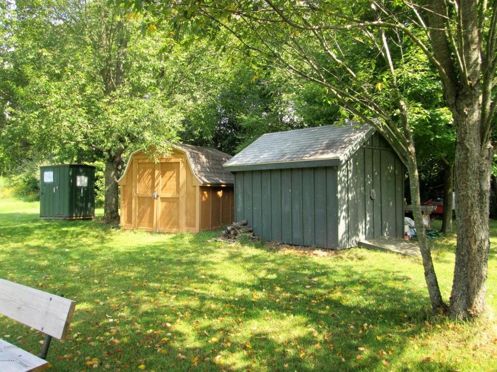 3926 East Shore Dr, Stanton, MI 48888 photo 6