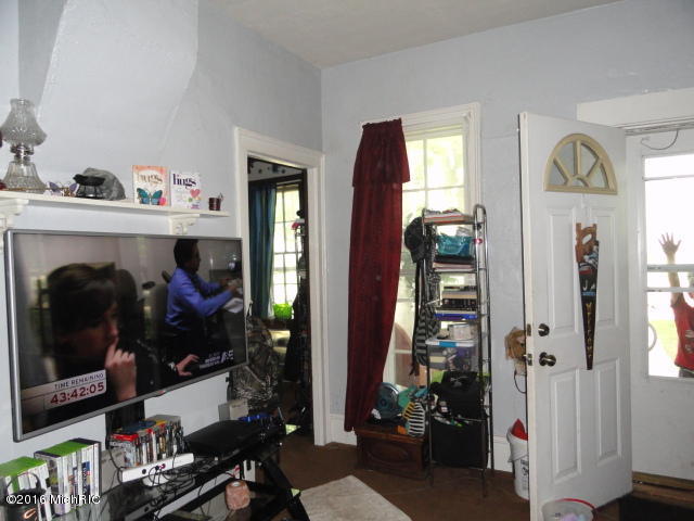 129 E Prospect St, Muir, MI 48860 photo 16