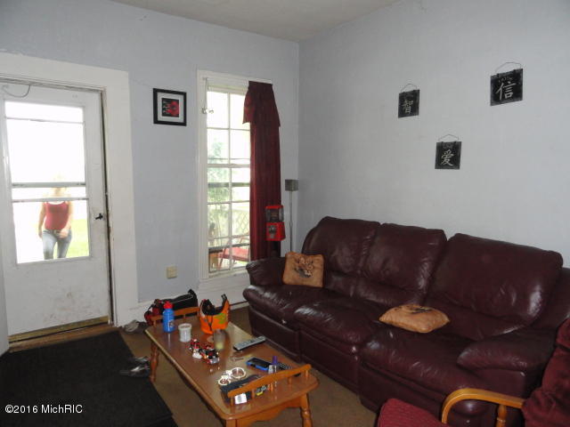 129 E Prospect St, Muir, MI 48860 photo 7