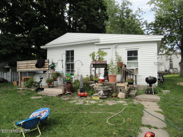 129 E Prospect St, Muir, MI 48860 photo 4