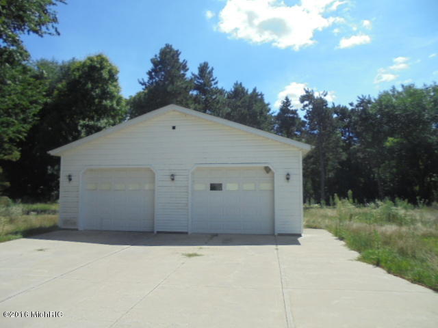 9477 Button Rd, Belding, MI 48809 photo 4
