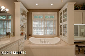 995 Sargent SE, Ada, MI 49301 photo 35