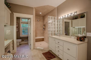 995 Sargent SE, Ada, MI 49301 photo 36