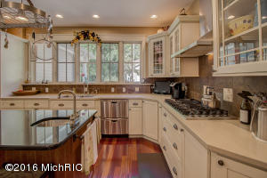 995 Sargent SE, Ada, MI 49301 photo 11