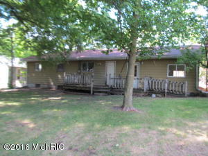 206 Millard St, Three Rivers, MI 49093 photo 4