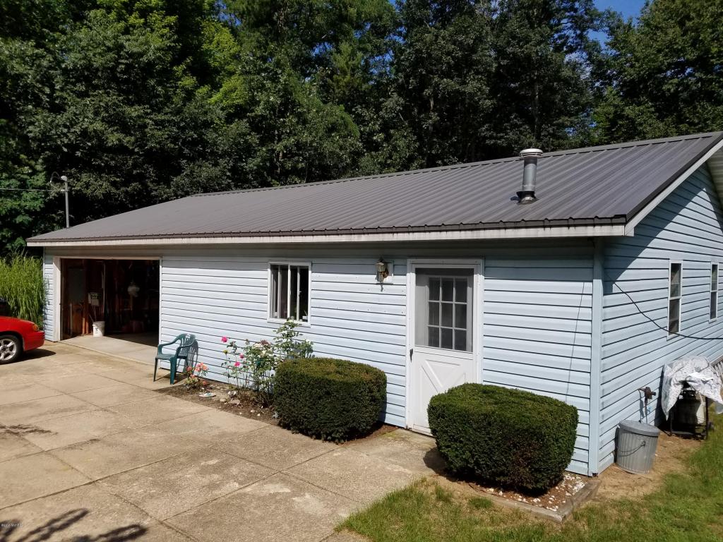 5717 E 36th St, White Cloud, MI 49349 photo 2