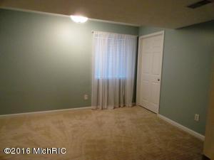 89 W Barton St, Newaygo, MI 49337 photo 10