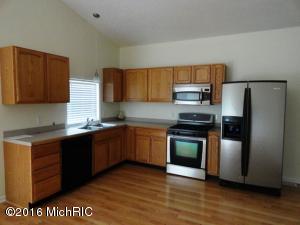 89 W Barton St, Newaygo, MI 49337 photo 2