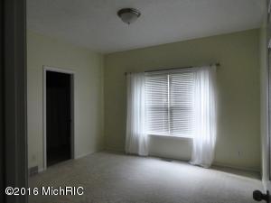 89 W Barton St, Newaygo, MI 49337 photo 6