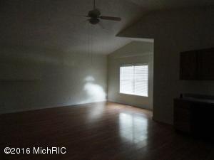 89 W Barton St, Newaygo, MI 49337 photo 4
