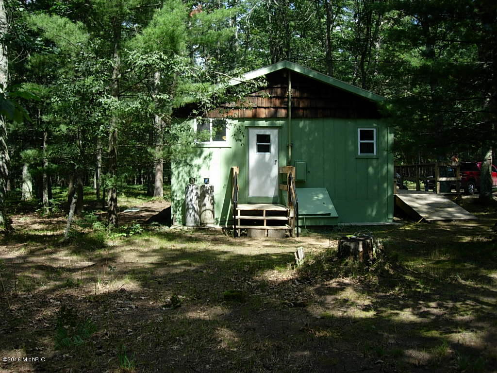 1514 W Bartlett Rd, Baldwin, MI 49304 photo 2