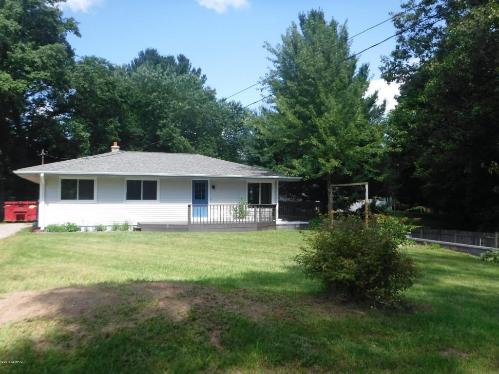614 Edgewood, Belding, MI 48809 photo 2