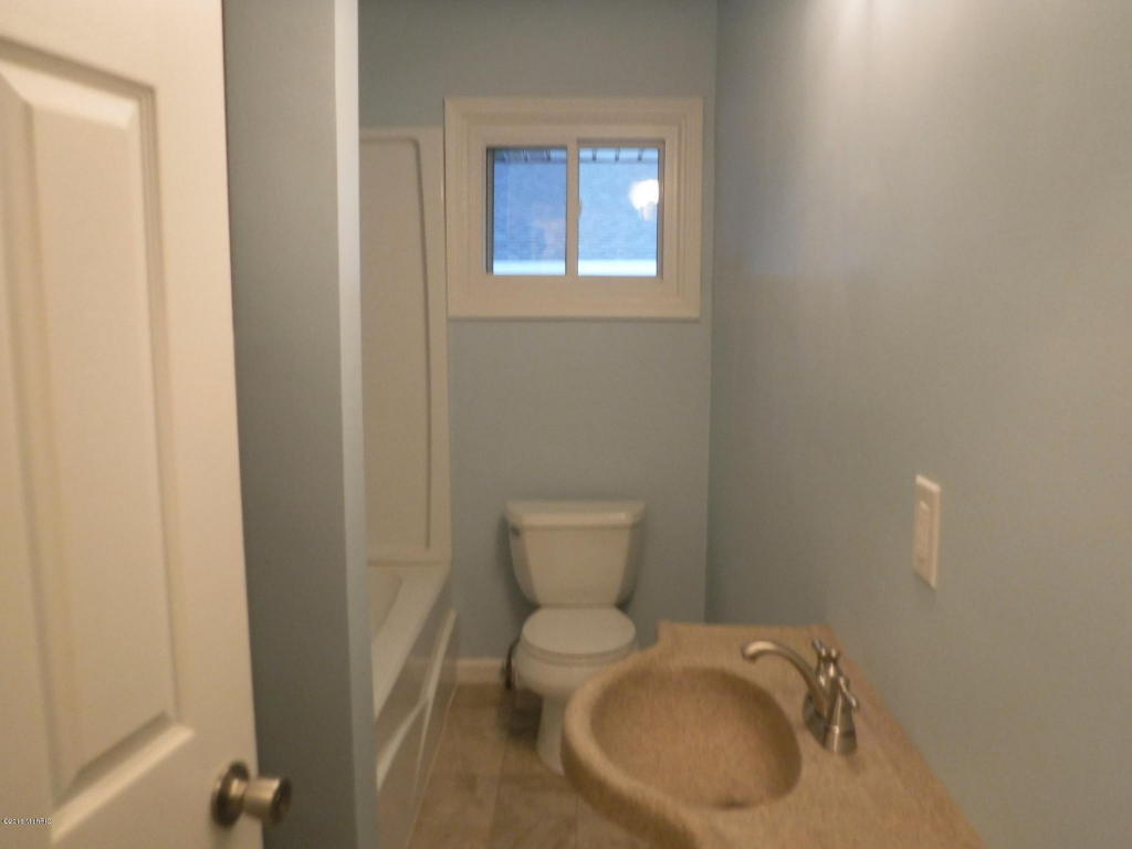 614 Edgewood, Belding, MI 48809 photo 10