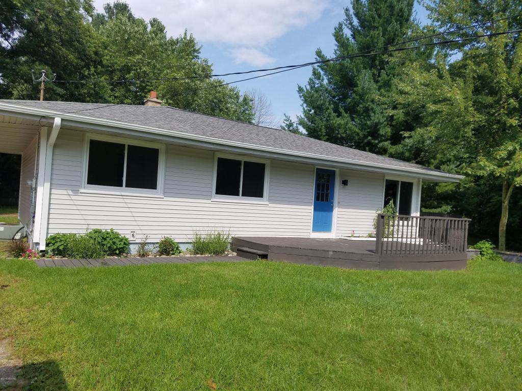 614 Edgewood, Belding, MI 48809 photo 1