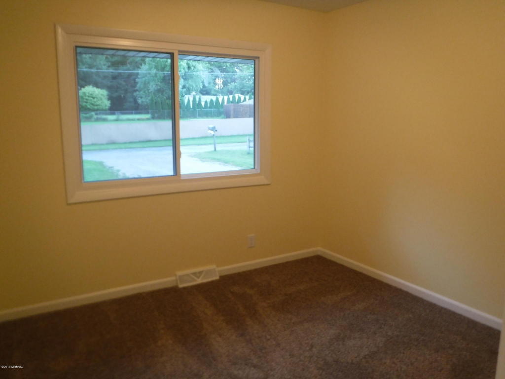614 Edgewood, Belding, MI 48809 photo 9