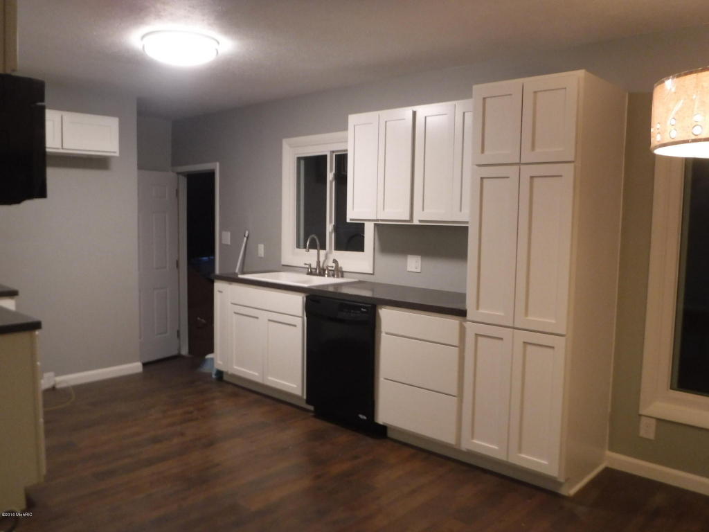 614 Edgewood, Belding, MI 48809 photo 5