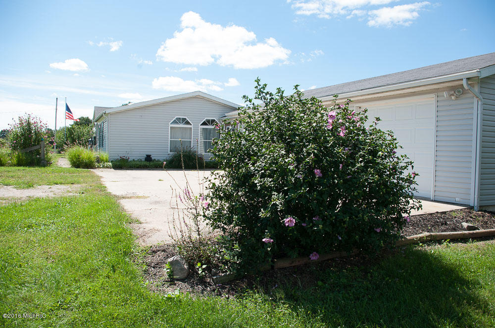 2853 Weeks Dr, Morley, MI 49336 photo 32