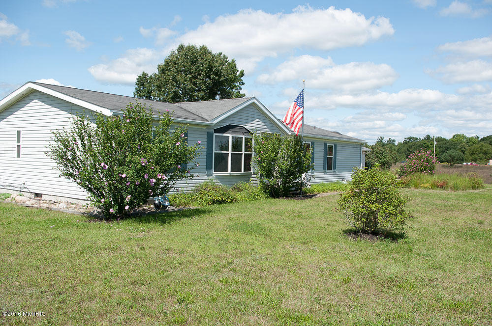 2853 Weeks Dr, Morley, MI 49336 photo 8