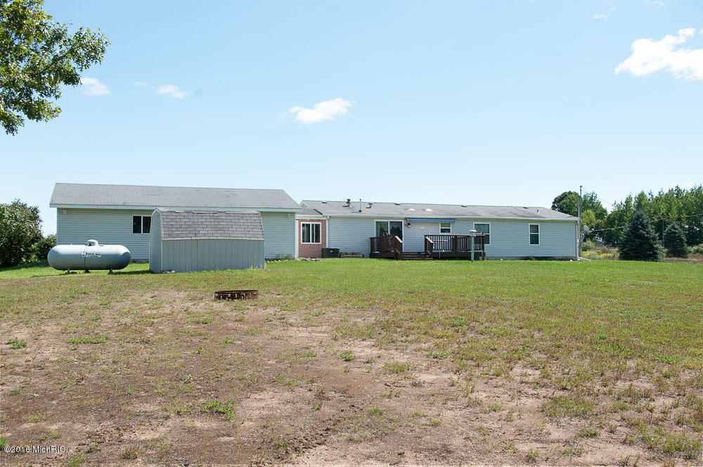 2853 Weeks Dr, Morley, MI 49336 photo 6