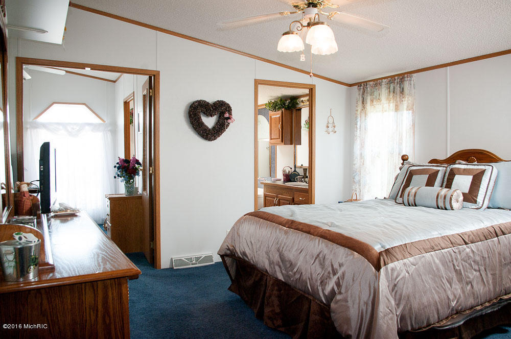 2853 Weeks Dr, Morley, MI 49336 photo 21