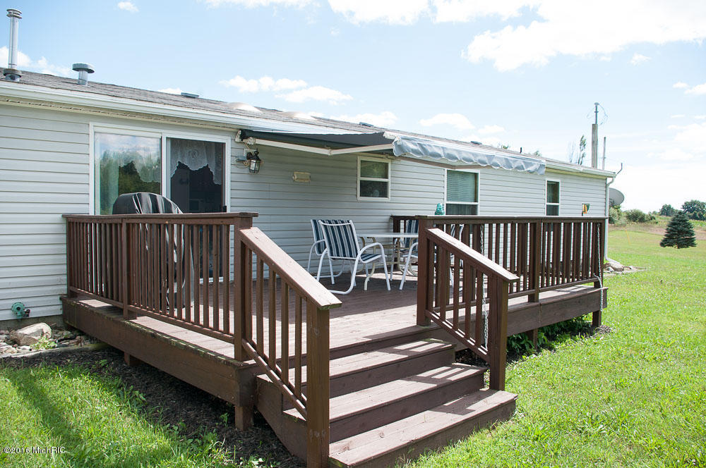 2853 Weeks Dr, Morley, MI 49336 photo 7