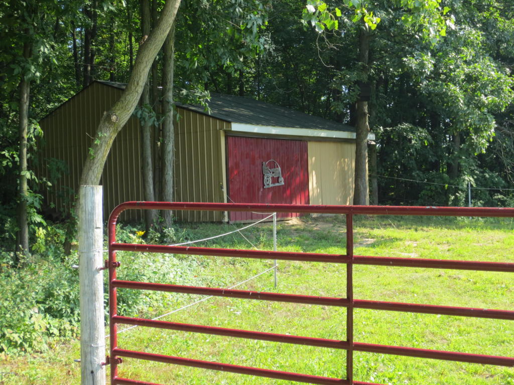 4455 Bartonville, Belding, MI 48809 photo 61