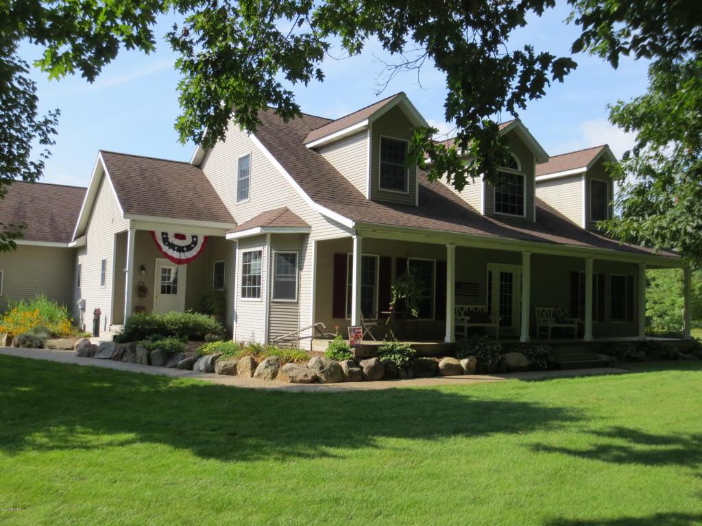 4455 Bartonville, Belding, MI 48809 photo 2