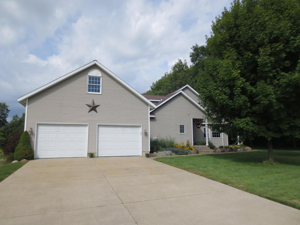 4455 Bartonville, Belding, MI 48809 photo 43