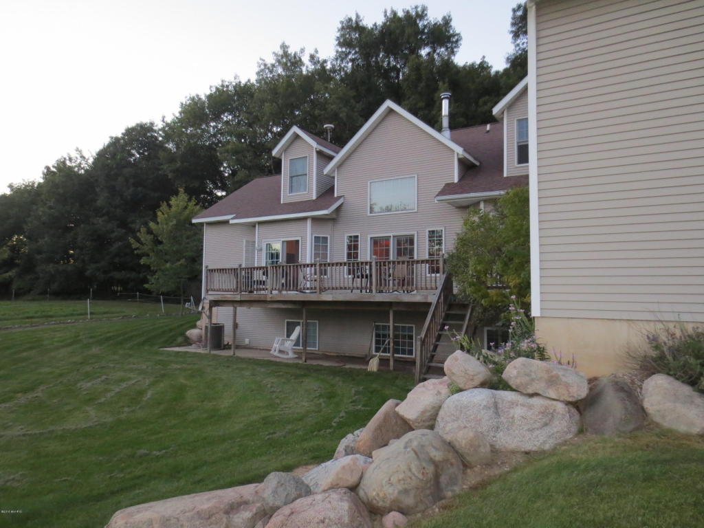 4455 Bartonville, Belding, MI 48809 photo 1