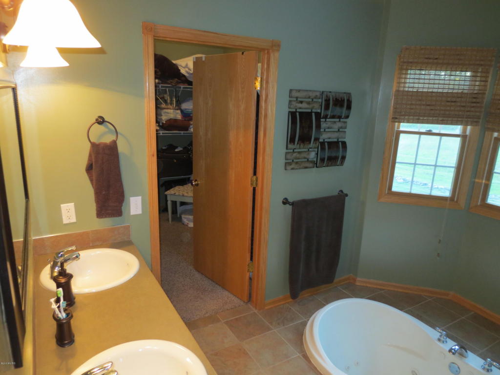 4455 Bartonville, Belding, MI 48809 photo 19