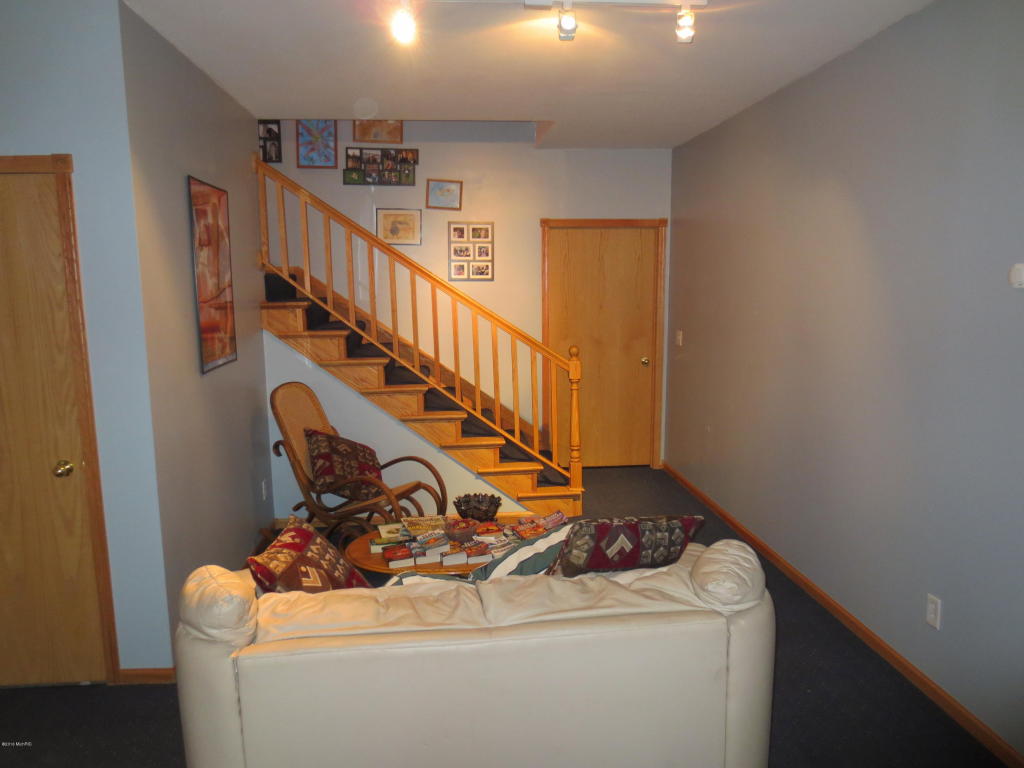 4455 Bartonville, Belding, MI 48809 photo 31