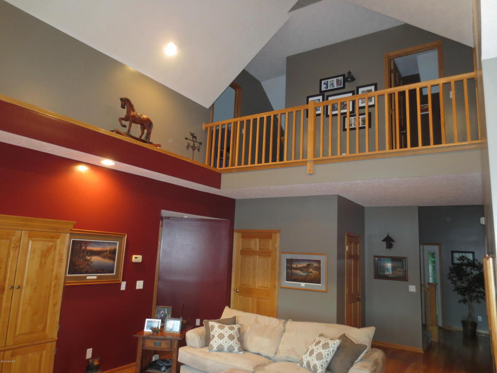 4455 Bartonville, Belding, MI 48809 photo 15