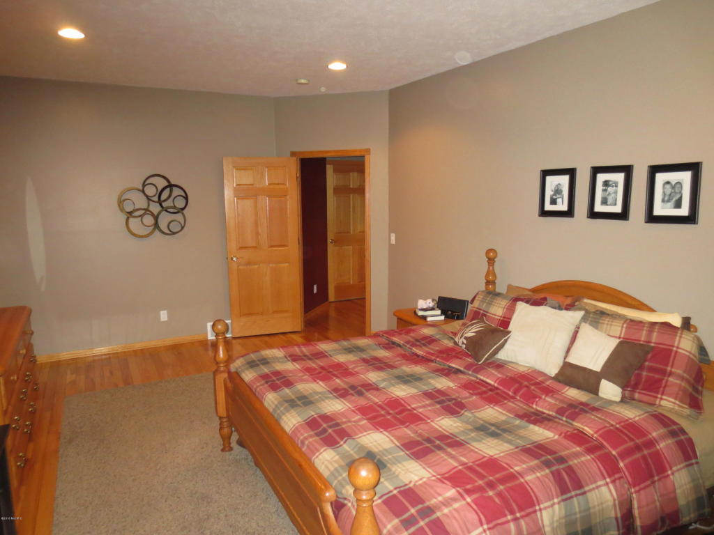 4455 Bartonville, Belding, MI 48809 photo 18
