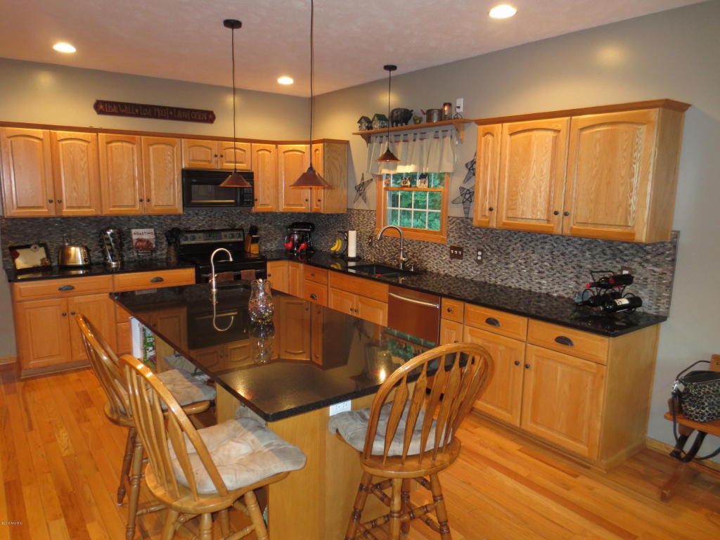 4455 Bartonville, Belding, MI 48809 photo 12