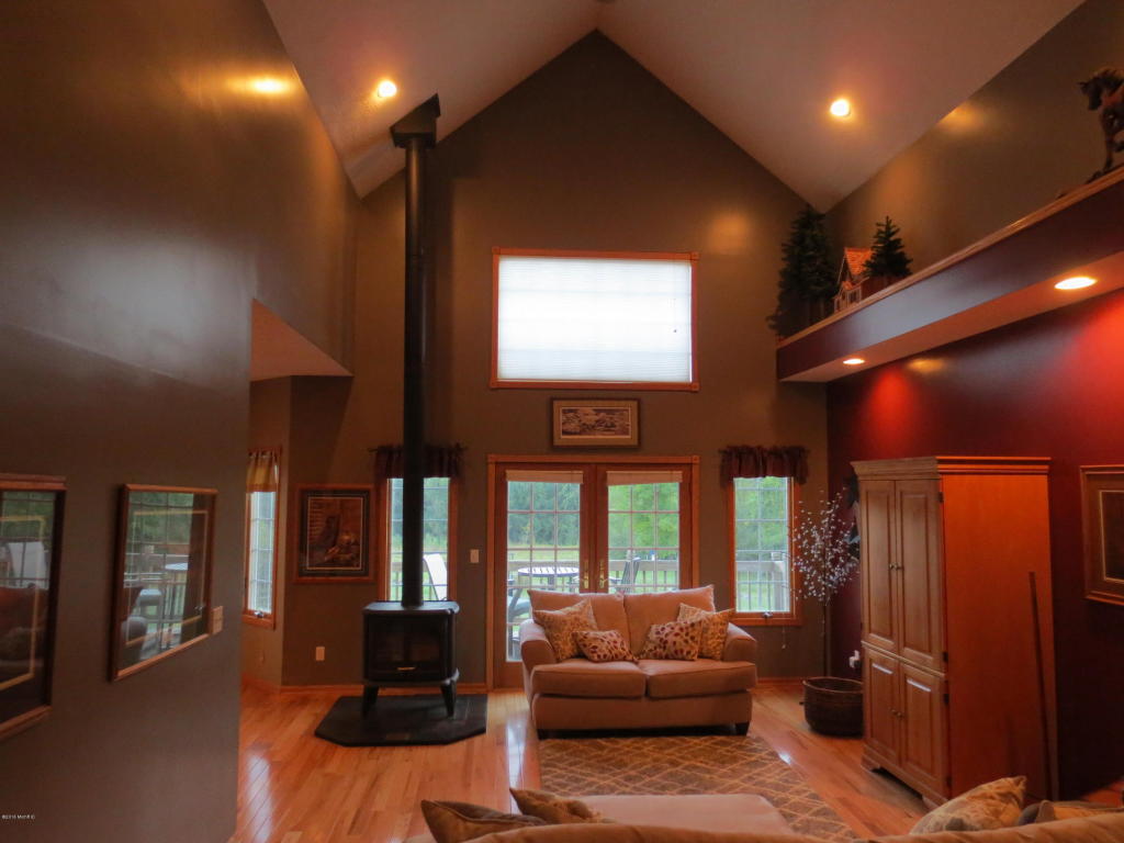 4455 Bartonville, Belding, MI 48809 photo 13