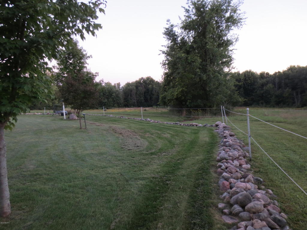 4455 Bartonville, Belding, MI 48809 photo 45