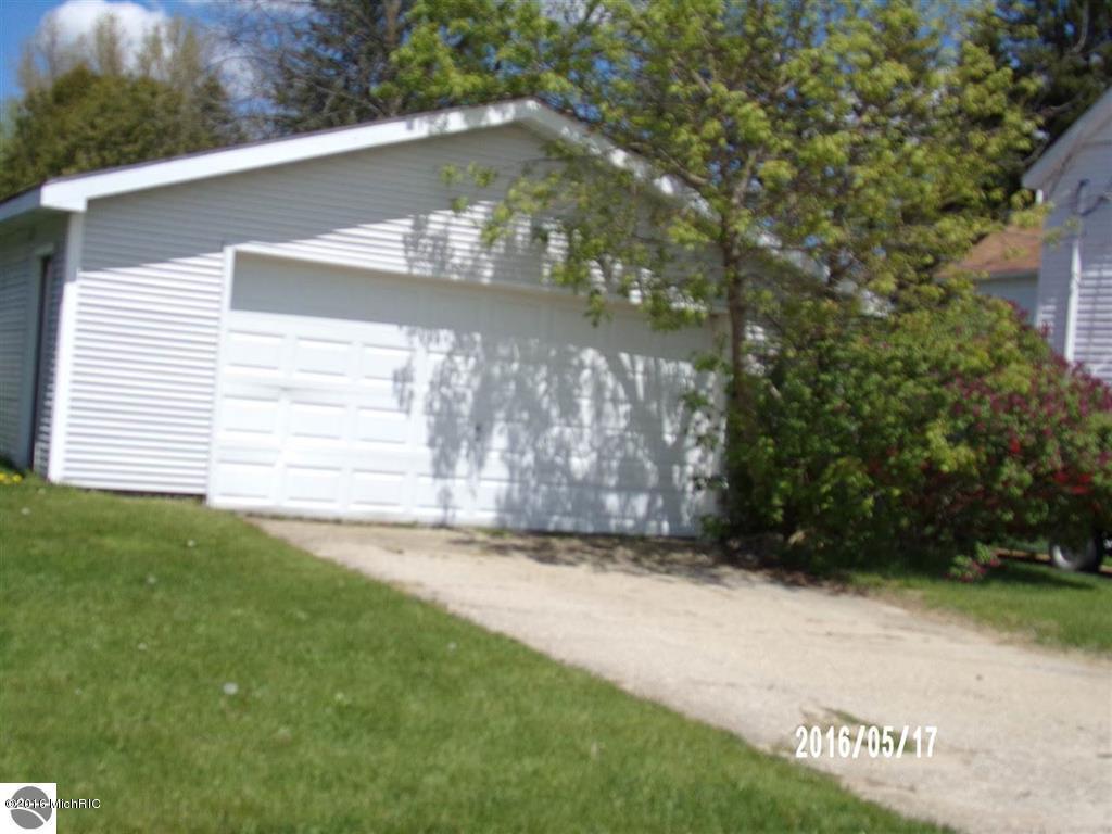 109 E Main St, Leroy, MI 49655 photo 8